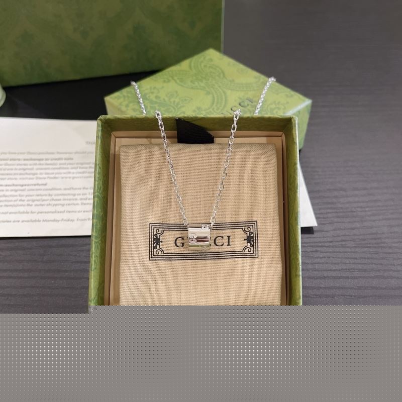 G*u*i necklaces